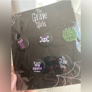 Dolls Kill + Grave Girls 5 Pc Pins Buttons  MySpace Emo Scene Goth Grunge Skull